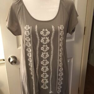 Garnet Hill Taupe Floral Embroidered Short Sleeve Top